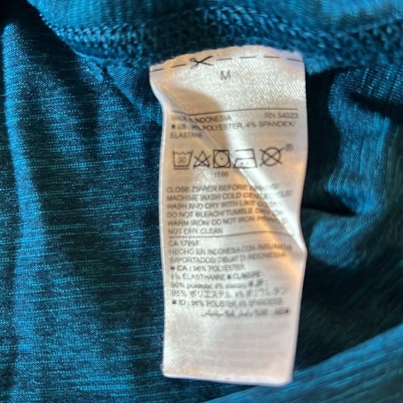 Old Navy Active Go-Dry Long Sleeve Half Zip Pullover - Picture 3 of 4